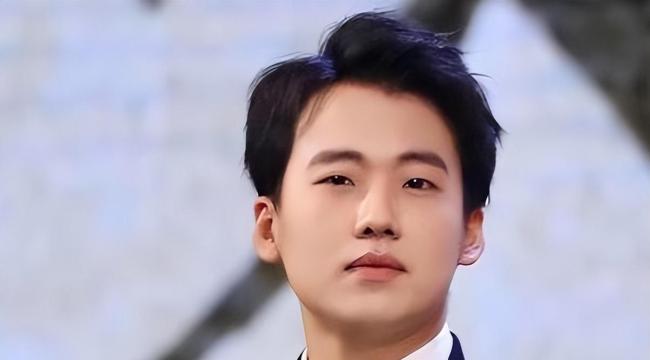 郭麒麟路演收到小徒弟献花