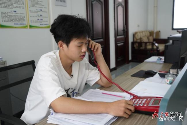 江西少年要带着爸爸上大学 孝心与梦想同行