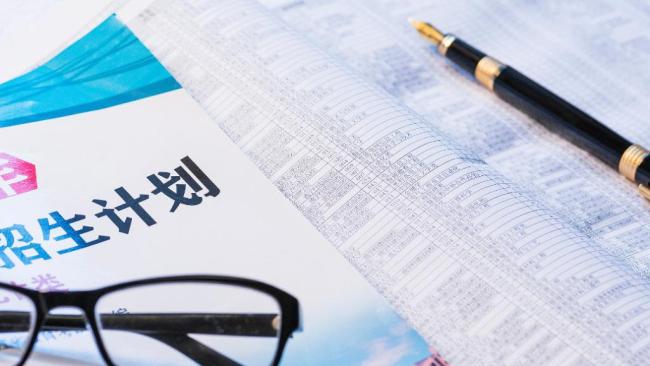民办本科院校招生难，多地出现民办高校三、四轮征集志愿后仍未招满