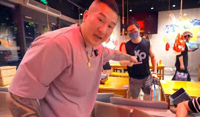 台媒体人：要让岛内看到真实的大陆 网红直播破谣言