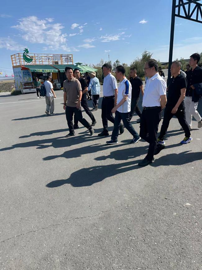 王健林在新疆克拉玛依考察文旅发展 商业大佬亲临现场