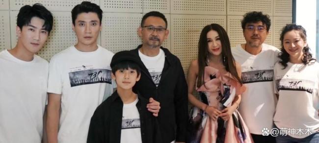 演员🎭️王尊喊话《<strong>731</strong>》导演还钱，导演在剧组喝茅台抽雪茄