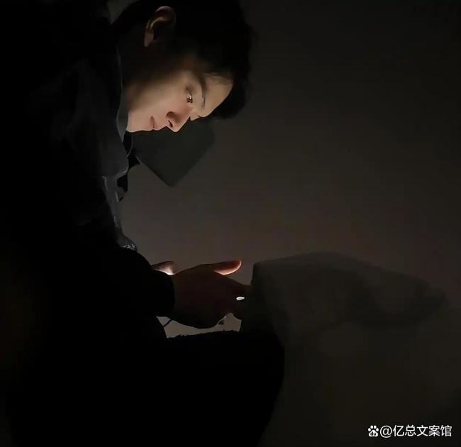 许荔莎询问许凯家暴真假 风波再起引发热议