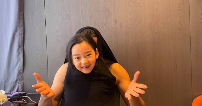 高云翔深夜晒与女儿小酒窝合体视频 父爱如山引发热议