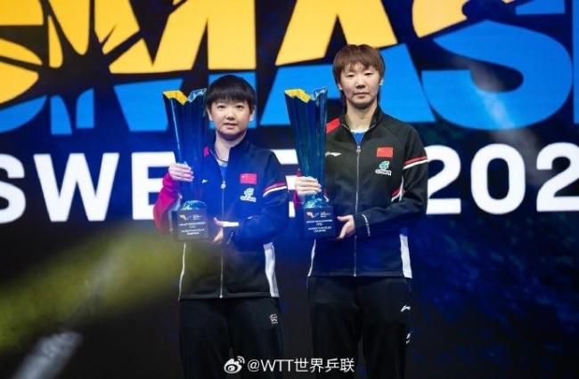 孙颖莎王曼昱冠军荣耀时刻 国乒再添一冠