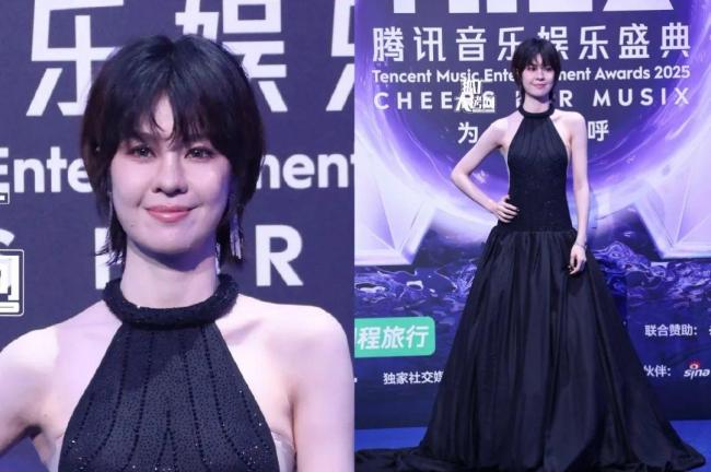 刘宇宁长靴比我腿长 音乐盛典造型抢镜