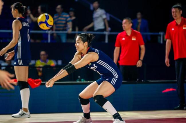 女排23-25哥伦比亚 赵勇局休板脸生气 采访未结束直接走人