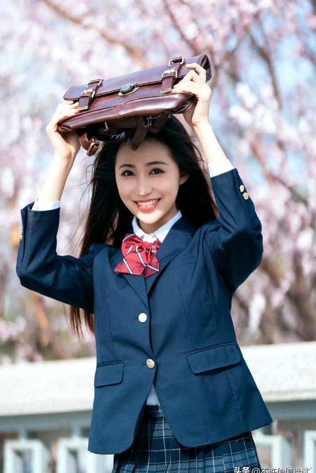 沈阳音乐学院校花冯言彦美貌惊艳全网 网友惊叹:美到让人怀疑人生！