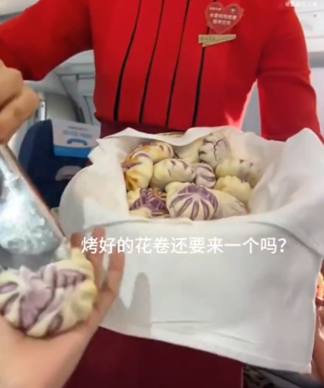 发的馒头被质疑不卫生？川航回应 已记录反馈问题