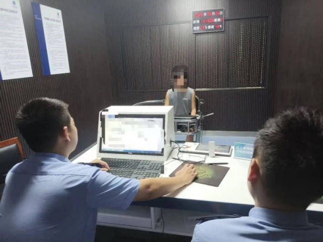 网警辟谣“江苏3人夜骑遭闷杀”