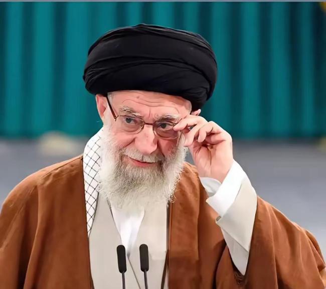 哈梅内伊:伊朗绝不屈服于美国压力 强硬立场引发风暴