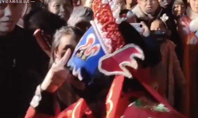 20年用母爱浇灌 唐氏变脸女孩妈妈获评中国好人