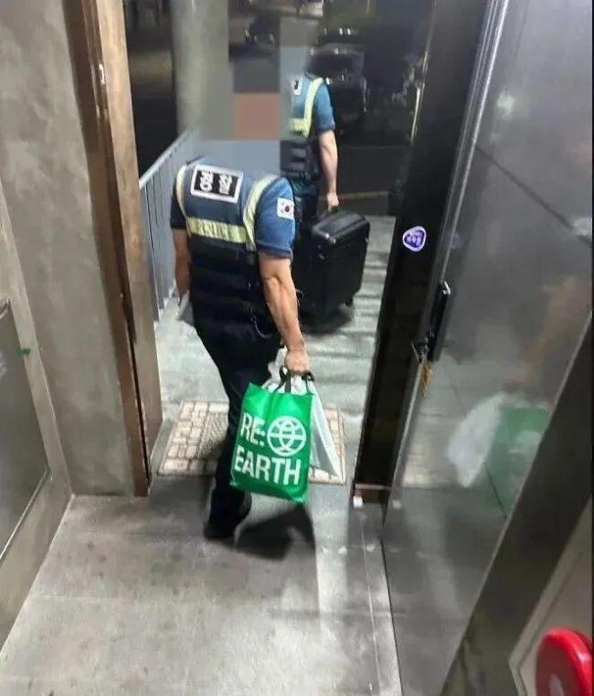 中国女生遭韩国60多岁房东骚扰 深夜擅闯客房引热议