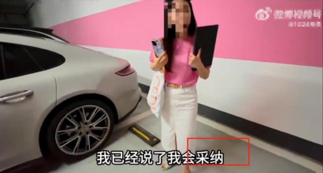 保时捷女车主一车占两位反教育旁车车主 素质何在？