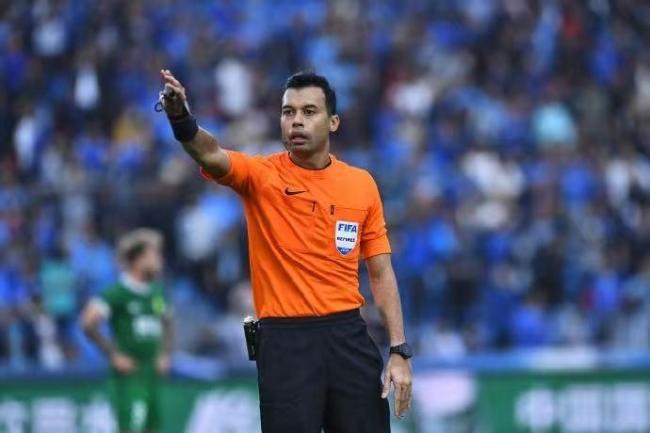 足协加大对“洋哨”的借用力度 外籍裁判频现关键战