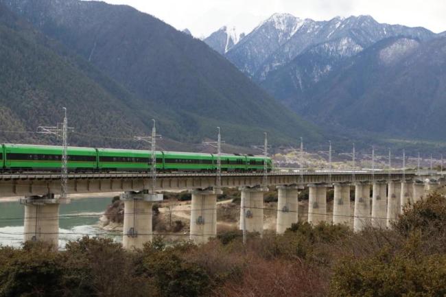 這兩條鐵路開通后，當(dāng)?shù)厝诉^上“雙城生活”！