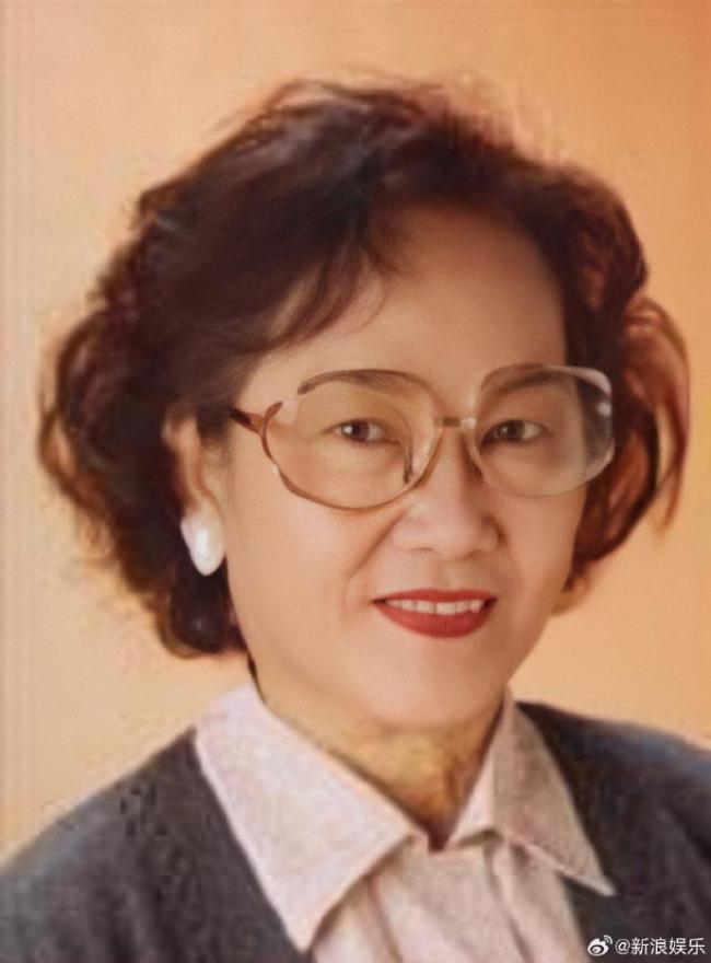 黎姿发文悼念姑妈黎宣 致敬演艺世家的传奇