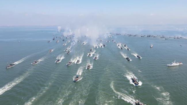 黄渤海区3万余艘渔船争“鲜”出海 护航行动保障安全