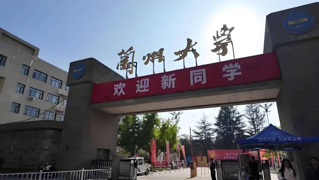 兰大打地铺让新生家长免费住 高校人文关怀的典范