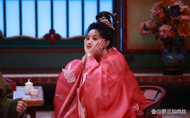 田曦薇造型基础脸就不基础 多面魅力尽显