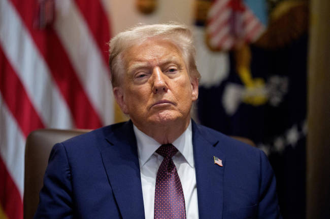 特朗普考虑暂缓调停俄乌冲突，白宫官员：欧洲在暗中搞破坏！