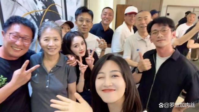 《生万物》庆功宴合照曝光