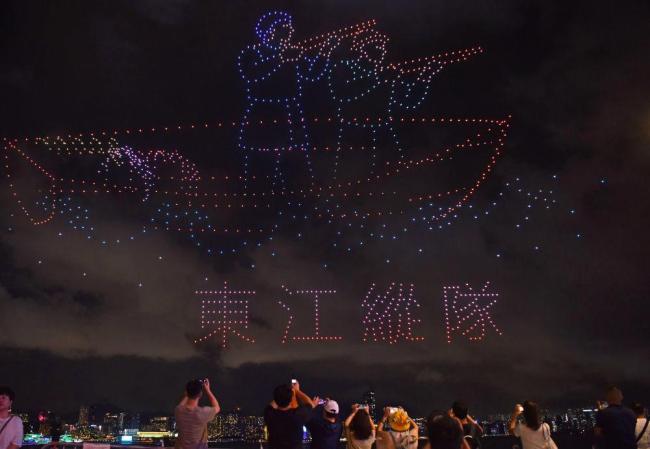 香港上空这一幕令人震撼 抗战记忆点亮夜空