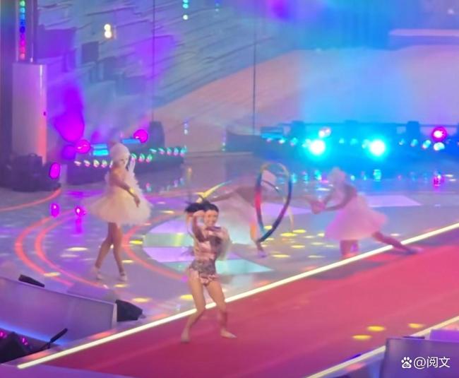 陈咏诗当选2025港姐 智慧与气质并重