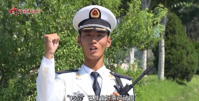 徒步方隊中有位成都“05后” 少年立志報效祖國