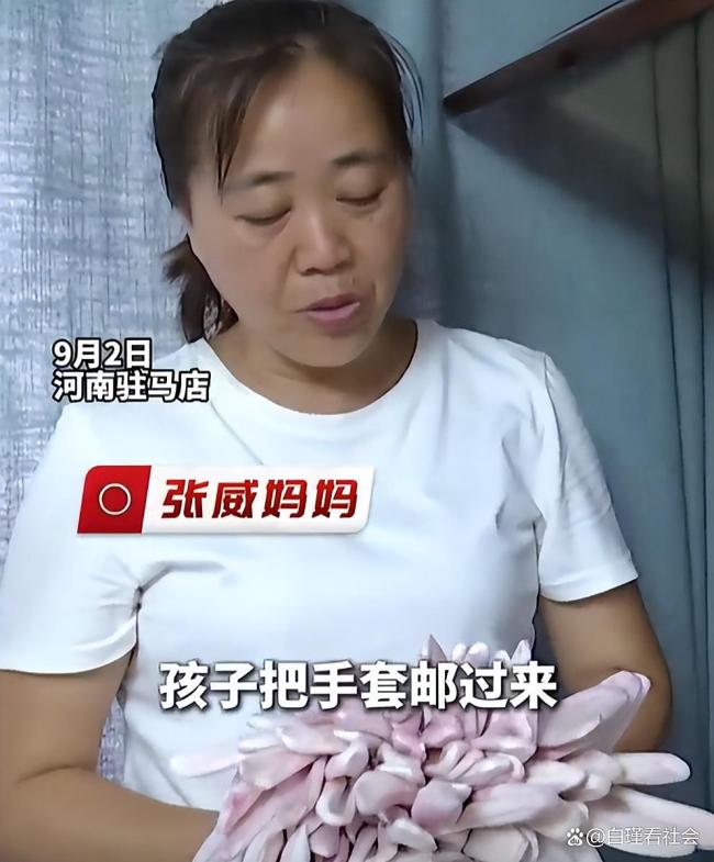 河南小伙张威任阅兵升旗手,每天挥臂1300下,13双破手套令人泪目