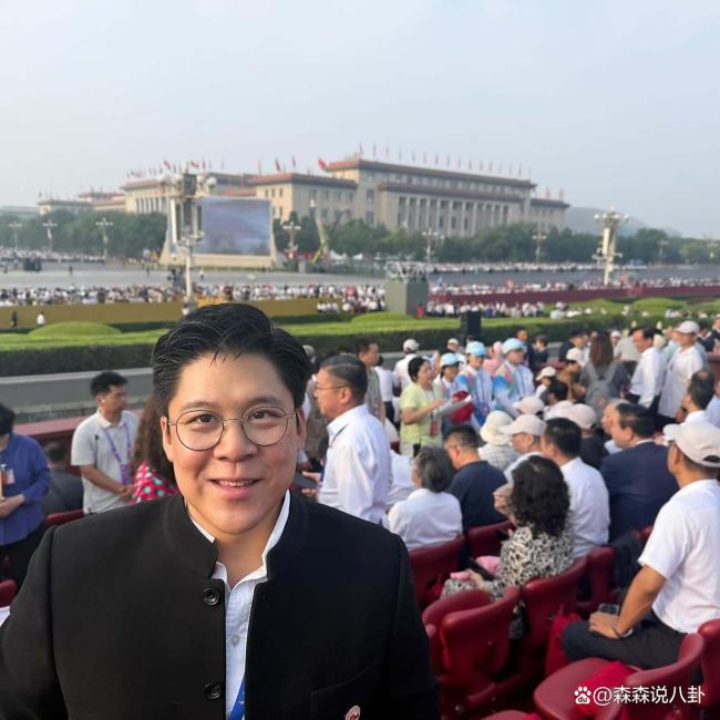 霍震霆：父子同场见证盛事是一种光荣