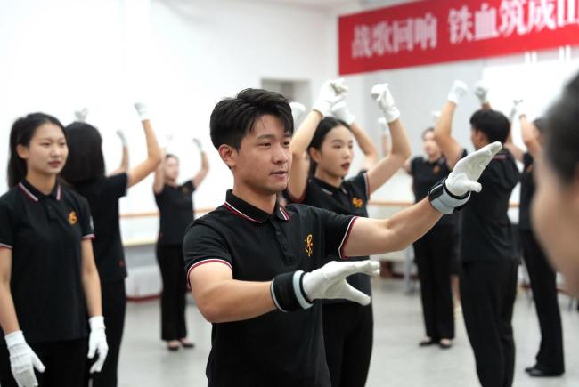 退役大学生士兵天安门广场圆了指挥梦 汗水铸就荣耀时刻