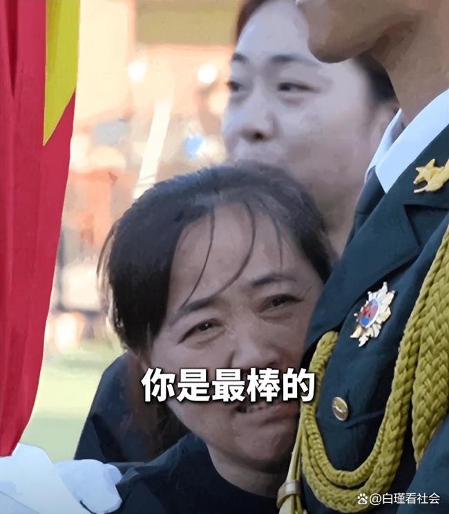 河南小伙张威任阅兵升旗手,每天挥臂1300下,13双破手套令人泪目