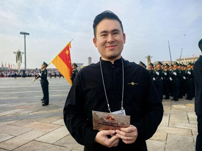 王炳忠参与现场阅兵观礼直言很震撼