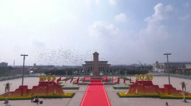 胡锡进：大阅兵的第一波反应来了，西方被惊呆了