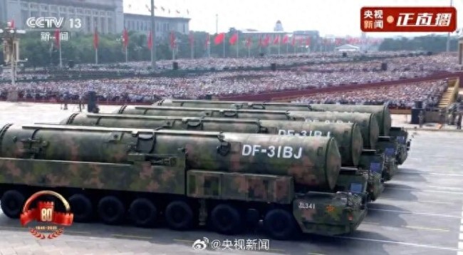 打击范围覆盖全球！“东风-5C”震撼亮相！这就是最帅天团！