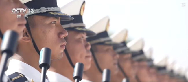 中国最帅天团走来了 步伐精准震撼亮相