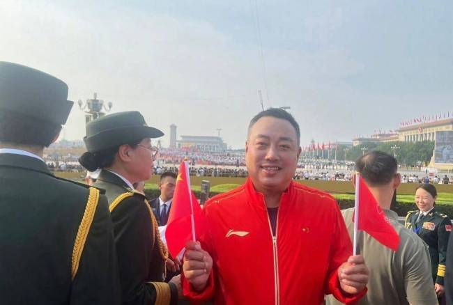 刘国梁观看阅兵后发文