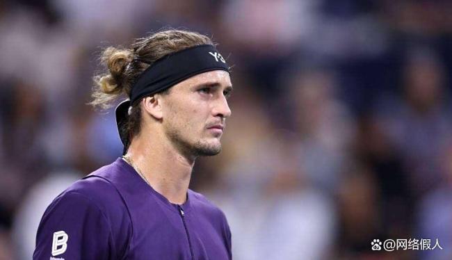 美网战报：斯瓦泰克遭淘汰，阿利亚西姆逆转 赛场风云变幻