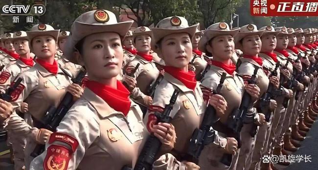 民兵方队领队：向右看时最震撼 英姿飒爽展风采