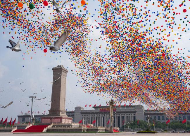 “最快的4分鐘到家，全家很驕傲！”北京小姐姐的鴿子參加閱兵式放飛：老“兵鴿鴿”了