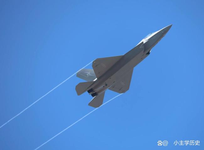 歼 35A 亮相九三阅兵:凭啥成中国航母新佩剑?