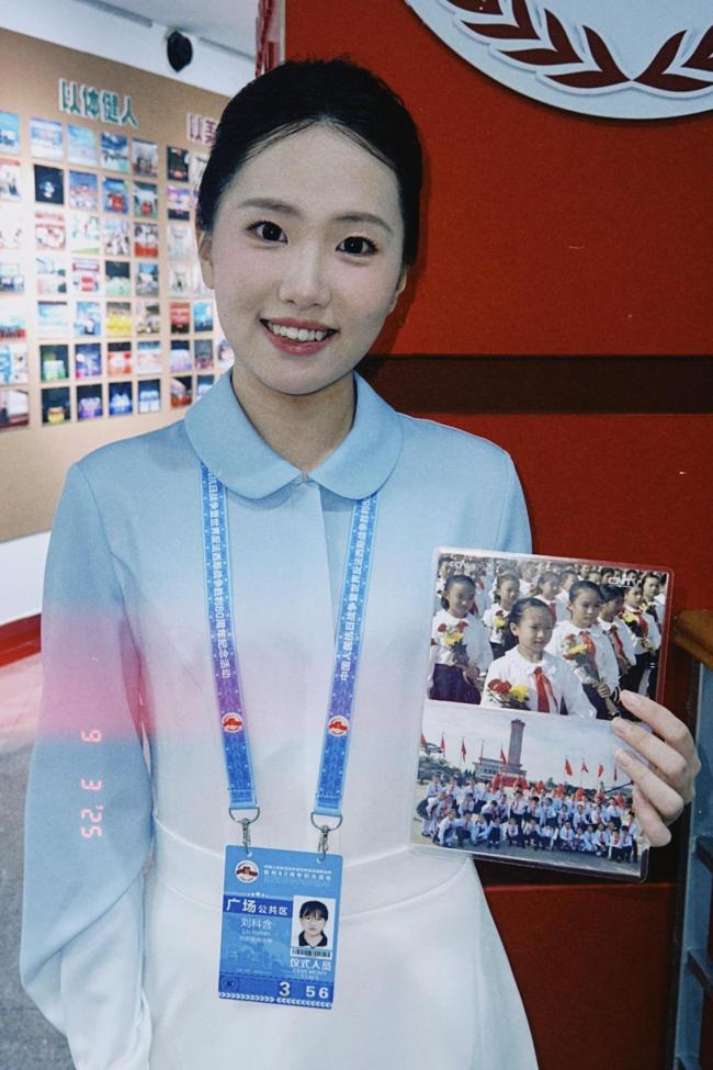 女生努力换来在阅兵现场放歌机会 替补终成主角