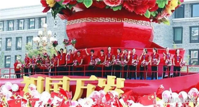 中国健儿们的阅兵观后感 荣耀与感动交织