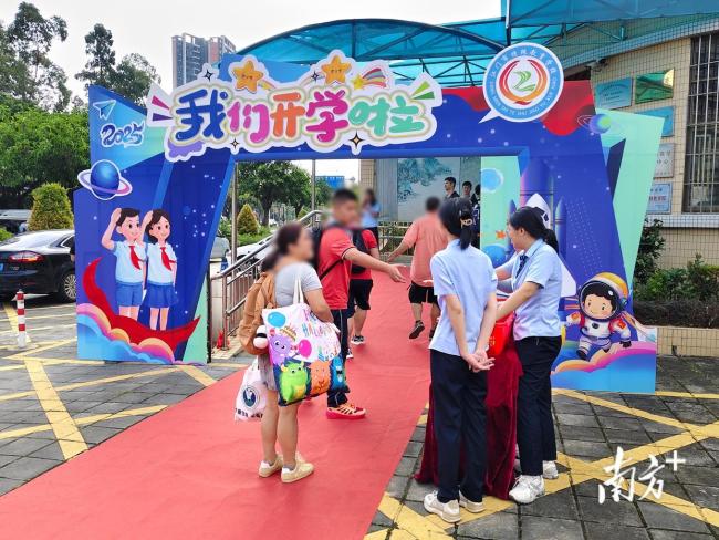 替校长宣布开学是怎样的体验 笑容与温馨交织的瞬间