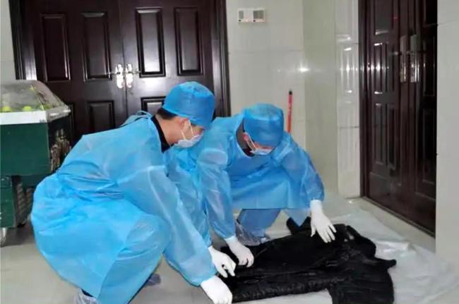 女子在泰被沉尸胸部假体印中文 哑铃沉尸案引发关注