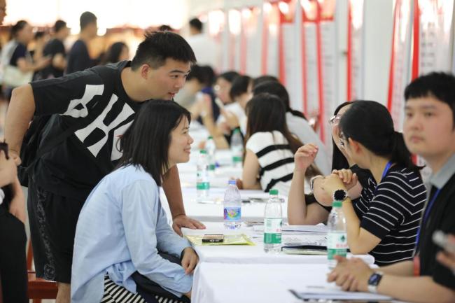 驻京队伍随军家属劳动双选会举办 搭建劳动桥梁