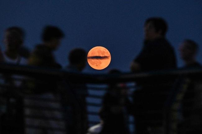 刷屏朋友圈！“紅月亮”高清大圖來(lái)了