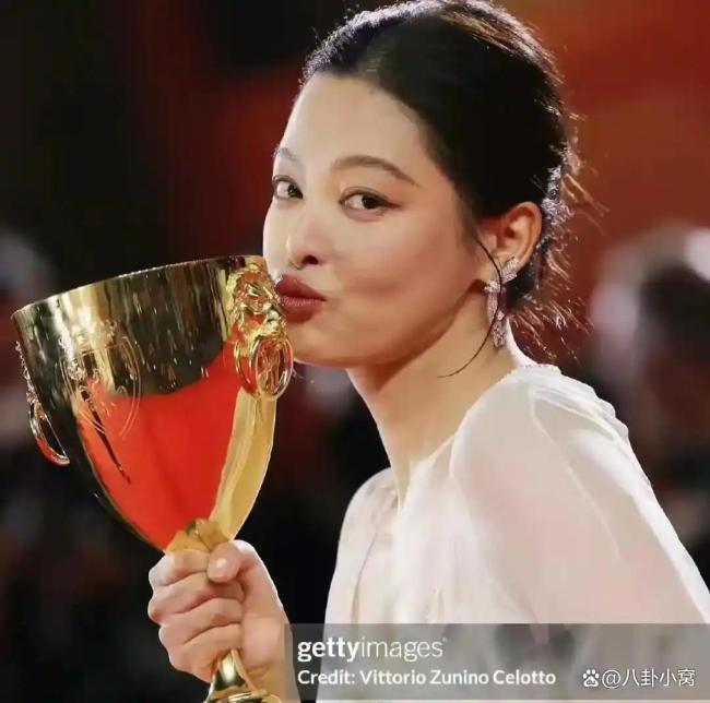 辛芷蕾有自己的金杯了 从青涩到从容的蜕变