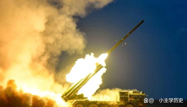 俄军“冰雹”火箭炮炸毁乌军指挥所 20秒34发火力震撼